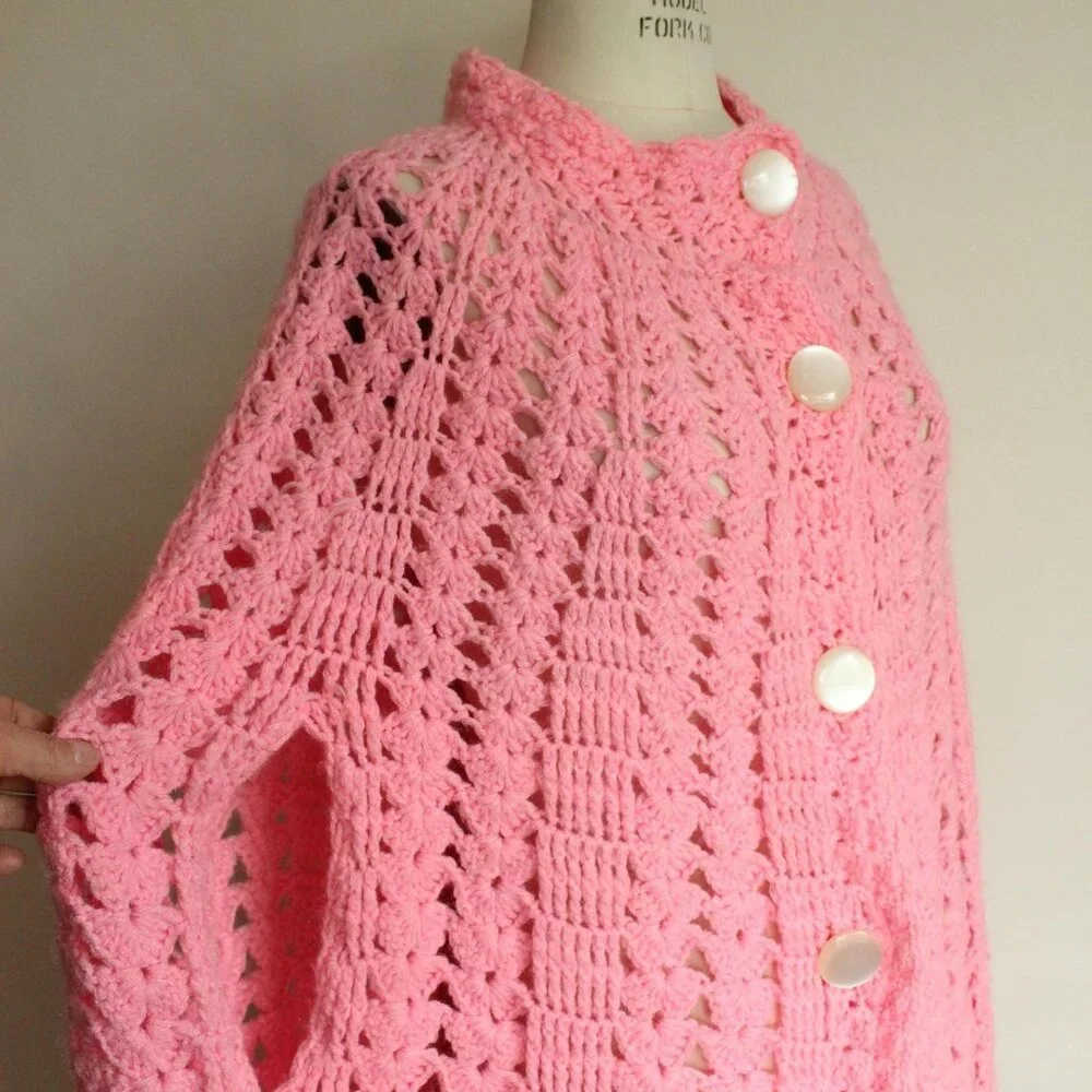 Vintage 1960s 1970s Poncho Shawl, Pink Knit or Crochet with Buttons Cape Wrap - Picture 5 of 10